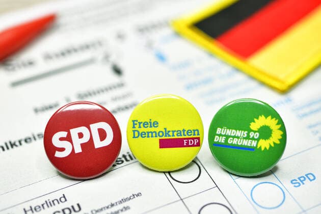 Party badge on a ballot paper, coalition of SPD, FDP and Greens, traffic light coalition ** NUR FUER REDAKTIONELLE ZWECKE ** EDITORIAL USE ONLY **