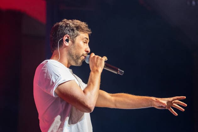 The German singer and songwriter Max Giesinger with his program Endlich Akustik at the live performance in the BonnLive Kulturgarten in the Brückenforum Bonn, 08 09 2021 BonnLive is a cooperation between the fünfdrei event agency and Rheinevents Bonn Beuel NRW Germany