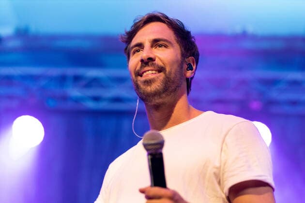 The German singer and songwriter Max Giesinger with his program Endlich Akustik at the live performance in the BonnLive Kulturgarten in the Brückenforum Bonn, 08 09 2021 BonnLive is a cooperation between the fünfdrei event agency and Rheinevents Bonn Beuel NRW Germany