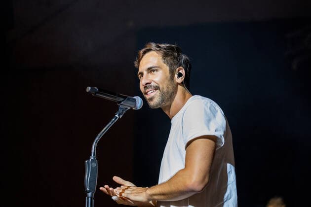 The German singer and songwriter Max Giesinger with his program Endlich Akustik at the live performance in the BonnLive Kulturgarten in the Brückenforum Bonn, 08 09 2021 BonnLive is a cooperation between the fünfdrei event agency and Rheinevents Bonn Beuel NRW Germany