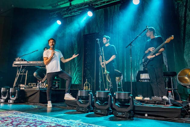 The German singer and songwriter Max Giesinger with his program Endlich Akustik at the live performance in the BonnLive Kulturgarten in the Brückenforum Bonn, 08 09 2021 BonnLive is a cooperation between the fünfdrei event agency and Rheinevents Bonn Beuel NRW Germany