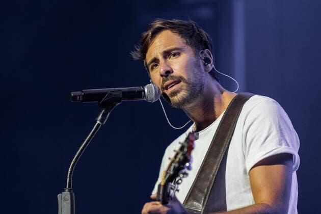 The German singer and songwriter Max Giesinger with his program Endlich Akustik at the live performance in the BonnLive Kulturgarten in the Brückenforum Bonn, 08 09 2021 BonnLive is a cooperation between the fünfdrei event agency and Rheinevents Bonn Beuel NRW Germany