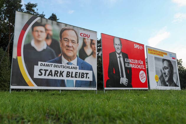 Election campaign 2021 election posters CDU, SPD and FDP election posters side by side Armin Laschet, Olaf Scholz, Christian Lindner photo osnapix election campaign 2021 election posters MH
