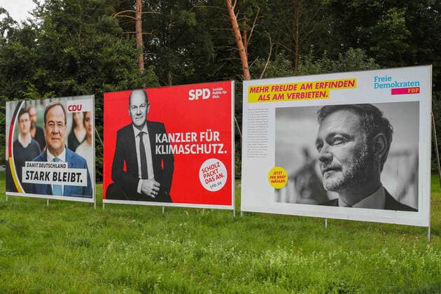 Election campaign 2021 election posters CDU, SPD and FDP election posters side by side Armin Laschet, Olaf Scholz, Christian Lindner photo osnapix election campaign 2021 election posters MH