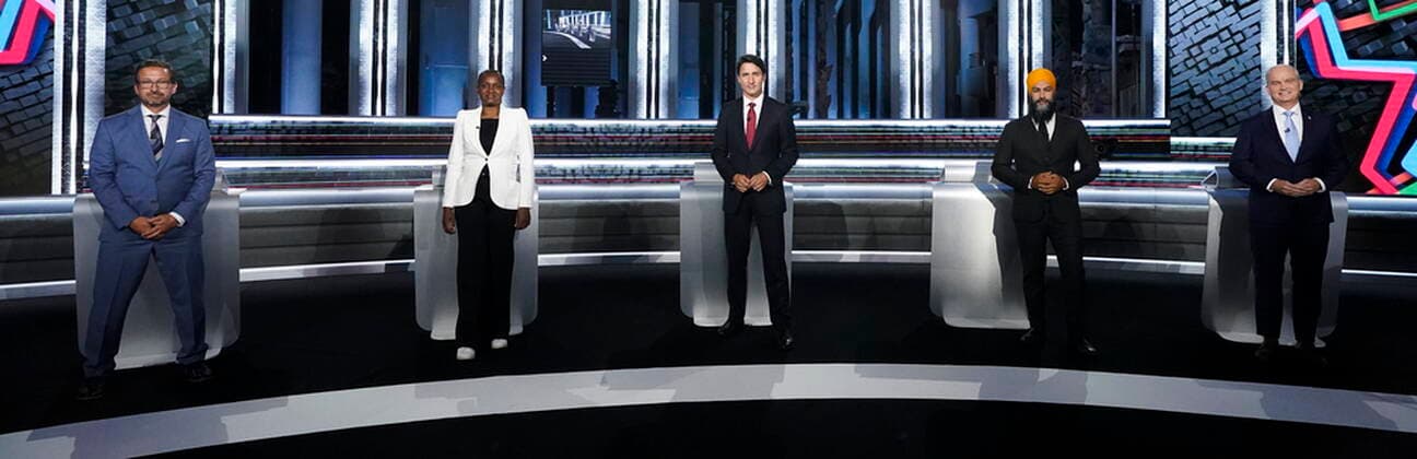 September 9, 2021, Gatineau, PQ, Canada: Bloc Quebecois Leader Yves-Francois Blanchet, left to right, Green Party Leader Annamie Paul, Liberal Leader Justin Trudeau, NDP Leader Jagmeet Singh, and Conservative Leader Erin O Toole pose for an official photo before the federal election English-language Leaders debate in Gatineau, Que., on Thursday, Sept. 9, 2021. Gatineau Canada - ZUMAc35_ 20210909_zaf_c35_056 Copyright: xSeanxKilpatrickx