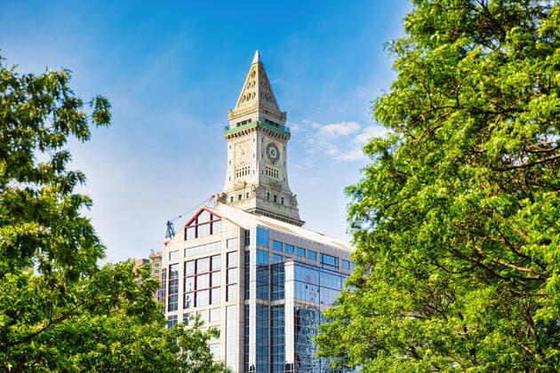 Architektur von Kevin Roche Panoramic view of the Quincy Market area with the Customs House tower clock, Boston, Massachusetts, USA Customs House tower clock in Boston Bosotn USA *** Panoramablick auf den Quincy Market mit der Turmuhr des Customs House, Boston, Massachusetts, USA Turmuhr des Customs House in Boston Bosotn USA Copyright: xCHRISTIANxOFFENBERGx