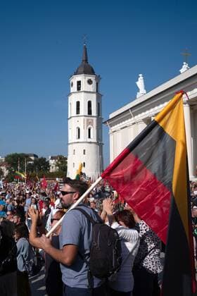 Lithuania Anti Health Pass Rally 6648055 10.09.2021 Protesters take part in a rally against a health pass championed by the centre-right government, in Vilnius, Lithuania. The demonstration has been organized by the Lithuanian Family Movement to contest restrictions on access to public venues and certain jobs for those who do not have coronavirus immunity certificates, which will go into effect on Monday. People were also marching against the Lithuanian bill recognizing same-sex civil unions and the implementation of the Istanbul Convention on preventing and combating violence against women. Valdemar Doveiko Sputnik Vilnius Lithuania  Copyright: xValdemarxDoveikox