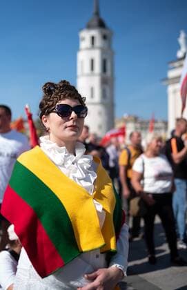 Lithuania Anti Health Pass Rally 6648060 10.09.2021 Protesters take part in a rally against a health pass championed by the centre-right government, in Vilnius, Lithuania. The demonstration has been organized by the Lithuanian Family Movement to contest restrictions on access to public venues and certain jobs for those who do not have coronavirus immunity certificates, which will go into effect on Monday. People were also marching against the Lithuanian bill recognizing same-sex civil unions and the implementation of the Istanbul Convention on preventing and combating violence against women. Valdemar Doveiko Sputnik Vilnius Lithuania  Copyright: xValdemarxDoveikox