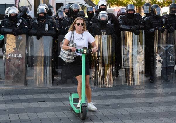 Lithuania Anti Health Pass Rally 6648065 10.09.2021 A woman stands in front of a rank of riot police officers during a rally against a health pass championed by the centre-right government, in Vilnius, Lithuania. The demonstration has been organized by the Lithuanian Family Movement to contest restrictions on access to public venues and certain jobs for those who do not have coronavirus immunity certificates, which will go into effect on Monday. People were also marching against the Lithuanian bill recognizing same-sex civil unions and the implementation of the Istanbul Convention on preventing and combating violence against women. Valdemar Doveiko Sputnik Vilnius Lithuania  Copyright: xValdemarxDoveikox