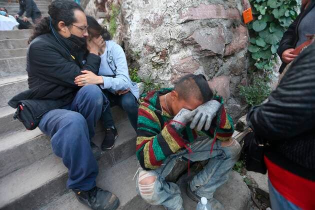 Relatives of people missing in the collapse await information from rescue personnel, in the municipality of Tlanepantla, in the State of Mexico, Mexico, 10 September 2021. One person died and 10 people remain missing due to a landslide this Friday in the Cerro del Chiquihuite, in the State of Mexico, according to the authorities. Landslide in the State of Mexico leaves one dead and 10 missing !ACHTUNG: NUR REDAKTIONELLE NUTZUNG!  Copyright: xSashenkaxGutierrezx MEX1142 20210910-50b49d9b786a125d047900ca978cc4278a7d8634