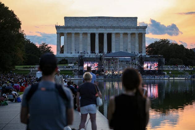 People Attend Concert On Eve Of 20th Anniversary Of 9 11 In Washington, D.C. People attend a free concert version of Come From Away , a performance hosted by Ford s Theatre which tells the remarkable true story of 7,000 stranded passengers on September 11, 2001, and the small town in Newfoundland that welcomed them , at the Lincoln Memorial on September 10, 2021, the eve of the 20th anniversary of 9 11 Washington D.C. United States dozier-peopleat210910_npBAV  Copyright: xBryanxOlinxDozierx