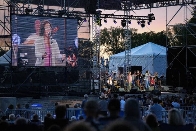 People Attend Concert On Eve Of 20th Anniversary Of 9 11 In Washington, D.C. People attend a free concert version of Come From Away , a performance hosted by Ford s Theatre which tells the remarkable true story of 7,000 stranded passengers on September 11, 2001, and the small town in Newfoundland that welcomed them , at the Lincoln Memorial on September 10, 2021, the eve of the 20th anniversary of 9 11 Washington D.C. United States dozier-peopleat210910_npSu8  Copyright: xBryanxOlinxDozierx
