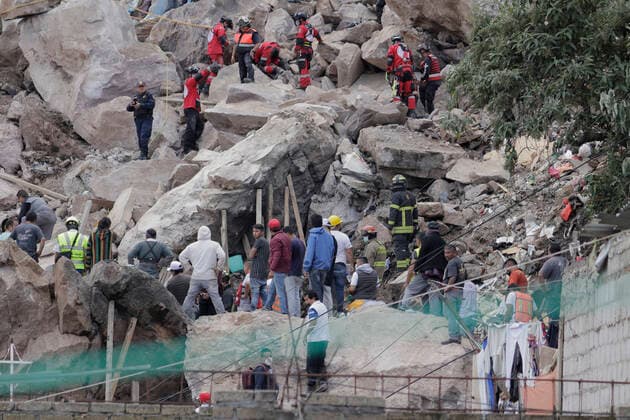 Landslide At Cerro Del Chiquihuite, Tlalnepantla De Baz, Mexico. Inhabitants of Cerro del Chiquihuite, in Tlalnepantla, State of Mexico, and emergency teams during the search and rescue of people and removal of debris where there was a landslide that buried several homes and cars in the area during the COVID-19 health emergency and the orange epidemiological traffic light in the municipality. Tlalnepantla de Baz, State of Mexico. Mexico vieyra-notitle210910_npg2l  Copyright: xGerardoxVieyrax