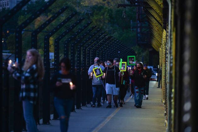 Bridge Of Life Candlelight Vigile In Edmonton Edmontonians walk on the High Level Bridge as they are participating in the sixth annual Bridge Of Life Suicide Awareness Prevention candlelight vigil organised by YEG Mental Health, a group dedicated to raising awareness about mental health issues in the greater Edmonton area. On Friday, September 10, 2021, in Edmonton, Alberta, Canada. Edmonton Canada widak-bridgeof210910_nplmT  Copyright: xArturxWidakx