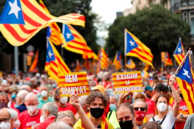 Bilder des Jahres 2021, News 09 September News Themen der Woche KW36 News Bilder des Tages People during a demonstration organized by ANC on occasion of the Day of Catalonia, Diada , on 11 september, in Barcelona, Catalonia,Spain. The Diada is celebrated annually on 11 September and marks the fall of Barcelona during the War of the Spanish Succession in 1714. Demonstration organized by ANC on occasion of the Day of Catalonia, Diada !ACHTUNG: NUR REDAKTIONELLE NUTZUNG!  Copyright: xAlejandroxGarciax GRAF8135 20210911-d1a653526c3a9557157e6e7521cca0529831db66
