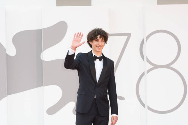 Filmfestspiele in Venedig, Marcello Mastroianni Preis Bester Nachwuchsschauspieler Filippo Scotti 78th Venice Film Festival 2021, red carpet Closing Ceremony Pictured: Filippo Scotti  Copyright: xManuelexMangiarottix xIPAx xManuelexMangiarottix xVeneziax20x
