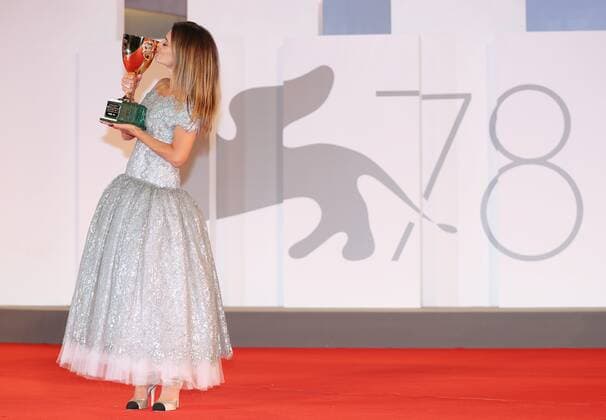 Italy Venice Film Festival 6649232 11.09.2021 Penelope Cruz holds the Coppa Volpi Best Actress award for Parallel Mothers onstage at the closing ceremony during the 78th edition of the Venice Film Festival in Venice, Italy. Ekaterina Chesnokova Sputnik Venice Italy  Copyright: xEkaterinaxChesnokovax