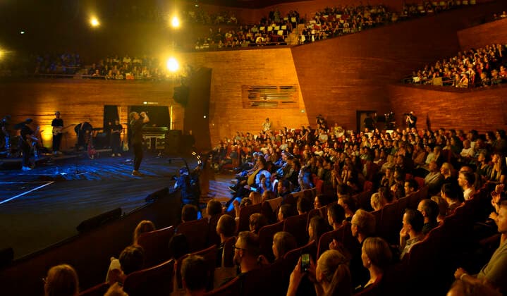 Audience for When Saints Go Machine on stage during the P6 BEAT Rocker Concert Hall Saturday, September 11, 2021 For the eighth time, P6 is holding the radio channel P6 BEAT Rocker Concert Hall, where the best Danish music scene can perform live in the DR Concert Hall The show is also a selection of P6 BEATs 10 years birthday, Copenhagen  Copyright: TorbenxChristensen TorbenxChristensenx COP600 str spdk20210912-030817-L