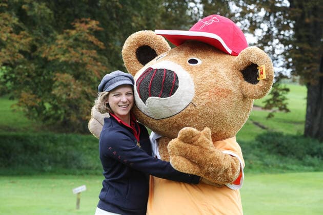 Tabaluga Golf Cup 2021 by Michael Roll For the 27th time Michael Roll organized the Tabaluga Golf Cup for the benefit of his Tabaluga Foundation Anjorka Strechel with the mascot of the Tabaluga Foundation ãBollie BearÒ, Tutzing Bavaria Germany Golfclub Tutzing