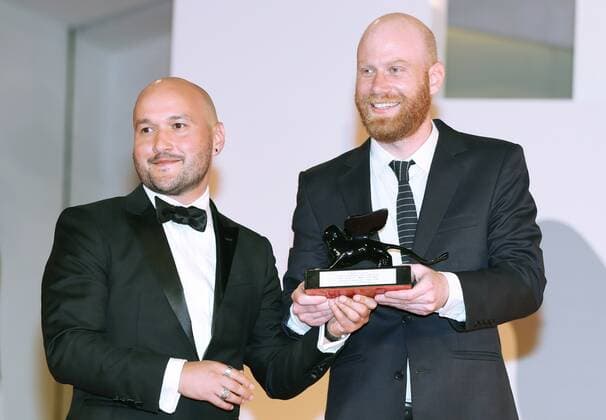 Italy Venice Film Festival 6649376 11.09.2021 Lucas Engel, right, poses with Orizzonti Award for the Best Short Film for Los Huesos (Bones) at the awards winner photocall during the 78th Venice International Film Festival, in Venice, Italy. Ekaterina Chesnokova Sputnik Venice Italy  Copyright: xEkaterinaxChesnokovax