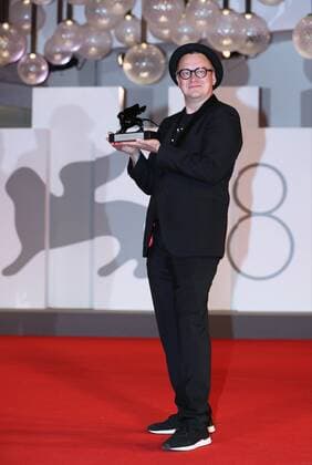 Italy Venice Film Festival 6649355 11.09.2021 Director Teemu Nikki poses with the Audience Award Armany Beauty for The Blind Man Who Did Not Want To See Titanic at the awards winner photocall during the 78th Venice International Film Festival in Venice, Italy. Ekaterina Chesnokova Sputnik Venice Italy  Copyright: xEkaterinaxChesnokovax