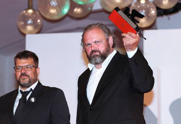 Italy Venice Film Festival 6649322 11.09.2021 Ivan Ostrochovsky and Peter Kerekes pose with the Orizzonti Award for Best Screenplay for Cenzorka (107 Mothers) at the awards winner photocall during the 78th Venice International Film Festival in Venice, Italy. Ekaterina Chesnokova Sputnik Venice Italy  Copyright: xEkaterinaxChesnokovax