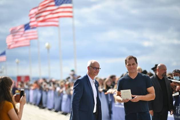 47eme festival du cinema americain de Deauville. Michael Shannon inaugure sa cabine de plage. The 47th Deauville American Film Festival 2021. US actor Michael Shannon unveils a beach cabin marked with his name on the Promenade des Planches during the 47th Deauville US Film Festival in Deauville, western France, on September 8, 2021. 272148 2021-09-11 Shannon, Michael  Copyright: xFranckxCastel MPPx STAR_272148_014