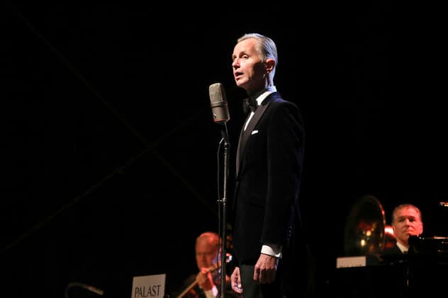 Max Raabe Palast Orchester live with the program Guten Tag, liebes Glück Open Air 2021 at the courtyard of the Kulturbrauerei Görlitz, 11 09 2021 Foto:xM.xWehnertx xFuturexImage
