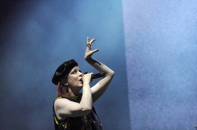 CHICAGO, IL - SEPTEMBER 11: Shirley Manson pictured as Garbage performs on Alanis Morissette s 25th anniversary tour for Jagged Little Pill at Tinley Park in Chicago, Illinois on September 11, 2021. Copyright: xGenexAmbox