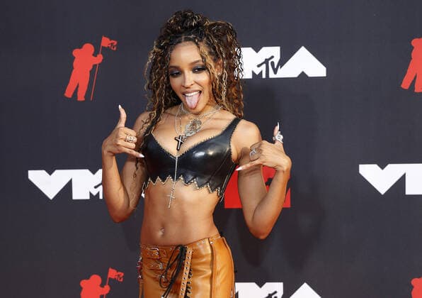 Pre-show correspondent Tinashe arrives on the red carpet at the 38th annual MTV Video Music Awards at Barclays Center in New York City on Sunday, September 12, 2021.  NYP20210912103 JOHNxANGELILLO