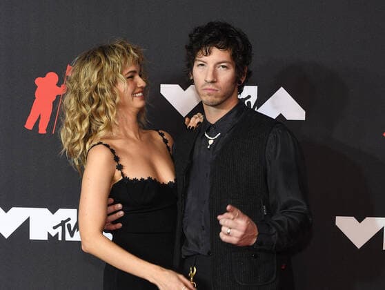 June 8, 2017, New York, NY, USA: Debby Ryan, Josh Dun attend the 2021 MTV Video Music Awards at Barclays Center on September 12, 2021 in the Brooklyn borough of New York City. New York USA - ZUMAs181 20170608_zea_s181_045 Copyright: xImagespacex