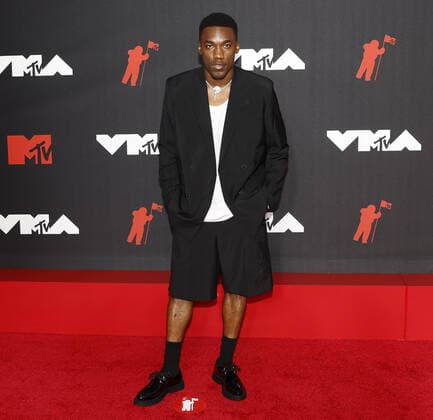 Giveon Dezmann Evans arrives on the red carpet at the 38th annual MTV Video Music Awards at Barclays Center in New York City on Sunday, September 12, 2021.  NYP20210912145 JOHNxANGELILLO