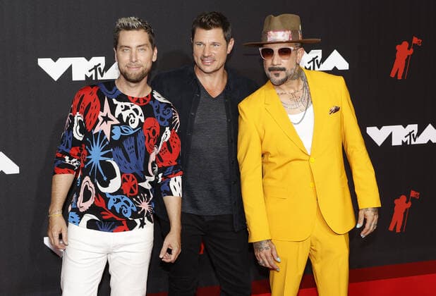 Singer Nick Lachey (center) arrives on the red carpet with Backstreet Boys AJ McLean (right) and Nick Carter (left) at the 38th annual MTV Video Music Awards at Barclays Center in New York City on Sunday, September 12, 2021.  NYP20210912150 JOHNxANGELILLO