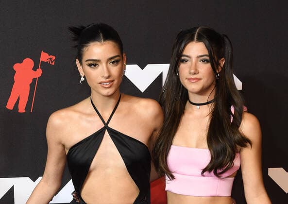 September 12, 2021, New York, NY, USA: Dixie D Amelio, Charli D Amelio attend the 2021 MTV Video Music Awards at Barclays Center on September 12, 2021 in the Brooklyn borough of New York City. New York USA - ZUMAs181 20210912_zea_s181_109 Copyright: xImagespacex