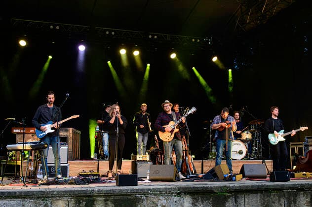 Gregor Meyle Band live at the Endlich wieder summer concert at the Parktheater Großer Garten Dresden, 12 09 2021 Foto:xM.xWehnertx xFuturexImage