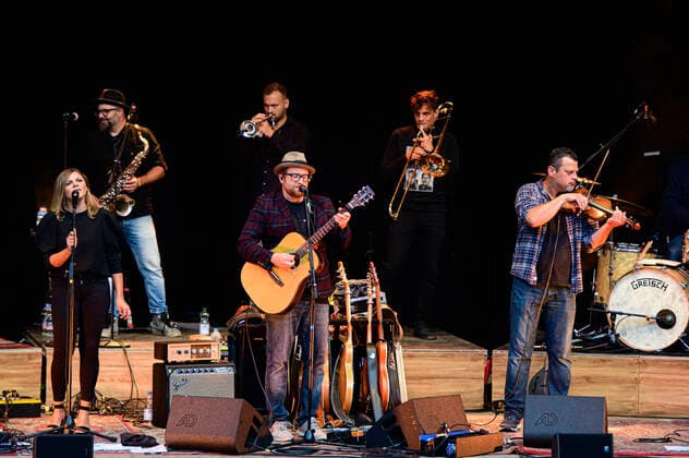 Gregor Meyle Band live at the Endlich wieder summer concert at the Parktheater Großer Garten Dresden, 12 09 2021 Foto:xM.xWehnertx xFuturexImage