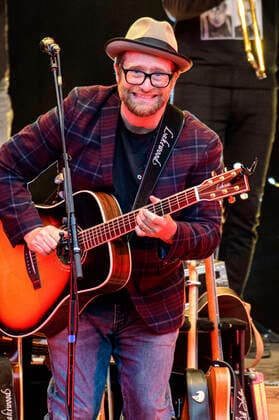 Gregor Meyle Band live at the Endlich wieder summer concert at the Parktheater Großer Garten Dresden, 12 09 2021 Foto:xM.xWehnertx xFuturexImage