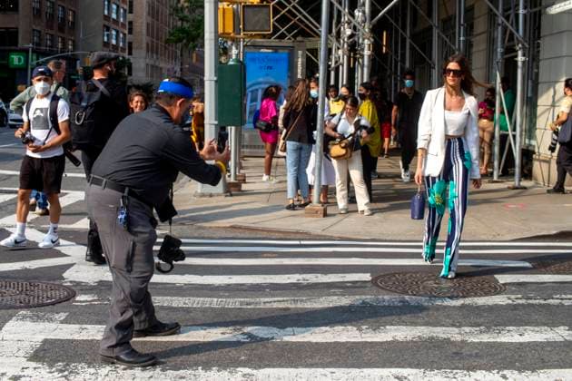 September 12, 2021, New York, NY, USA: Street style scene. New York USA - ZUMAm57_ 20210912_zaf_m57_003 Copyright: xJohnxMarshallxMantelx
