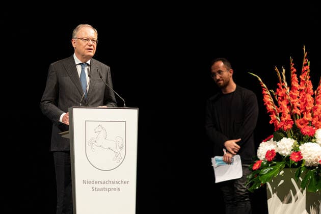 Hanover, Germany 13 September 2021 News 2021 Lower Saxony State Prize 2020 State Opera Hanover 13 09 2021 Stephan Weil SPD , State Premier of Lower Saxony, gives a speech during the event To his right is Igor Levit pianist , who Copyright: xFotostandx xMattheyx