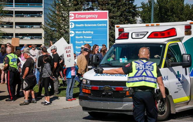 September 13, 2021, Calgary, ab, Canada: Protesters gather at the Foothills Hospital to oppose COVID-19 related public health measures in Calgary, Alta., Monday, Sept. 13, 2021. Calgary Canada  - ZUMAc35_ 20210913_zaf_c35_050 Copyright: xJeffxMcintoshx