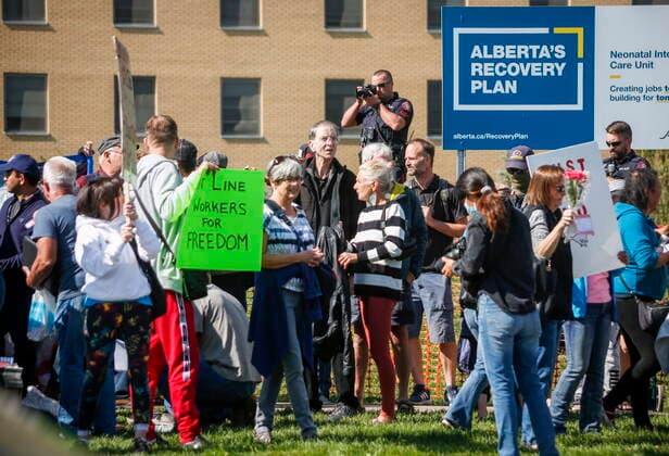 September 13, 2021, Calgary, ab, Canada: Protesters gather at the Foothills Hospital to oppose COVID-19-19 related public health measures in Calgary, Alta., Monday, Sept. 13, 2021. Calgary Canada  - ZUMAc35_ 20210913_zaf_c35_063 Copyright: xJeffxMcintoshx