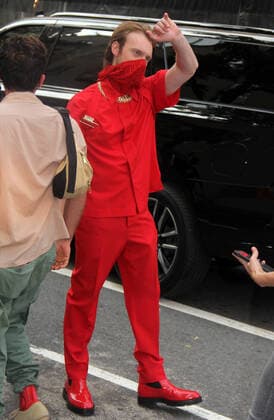 NEW YORK, NY- SEPTEMBER 13: Finneas seen exiting The Mark Hotel on the way to the 2021 Met Gala in New York City on September 13, 2021. Copyright: xErikxNielsenx
