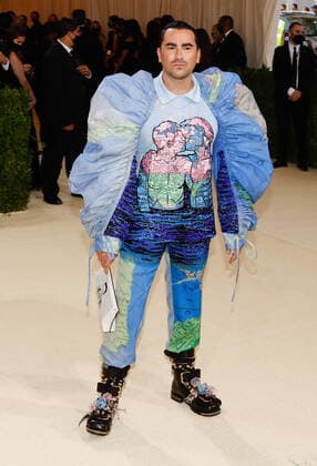 Dan Levy arrives on the red carpet for The Met Gala at The Metropolitan Museum of Art celebrating the opening of In America: A Lexicon of Fashion in New York City on Monday, September 13, 2021.  NYP20210913511 JOHNxANGELILLO