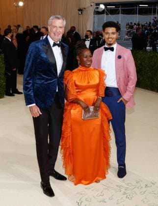 From left New York city mayor Bill de Blasio, his wife Chirlane McCray and son Dante de Blasio arrive for The Met Gala at The Metropolitan Museum of Art celebrating the opening of In America: A Lexicon of Fashion in New York City on Monday, September 13, 2021.  NYP20210913531 JOHNxANGELILLO