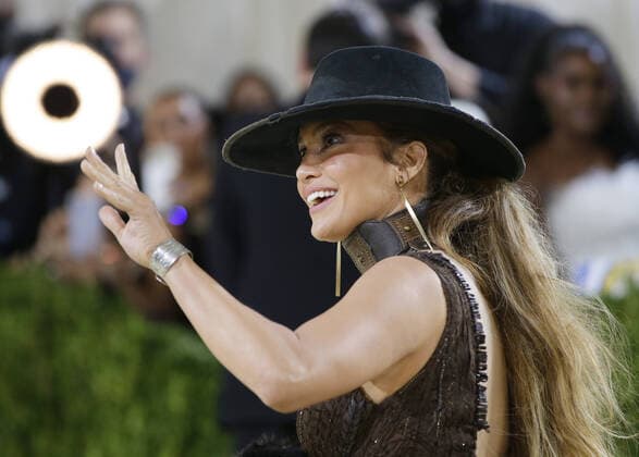 Jennifer Lopez arrives on the red carpet for The Met Gala at The Metropolitan Museum of Art celebrating the opening of In America: A Lexicon of Fashion in New York City on Monday, September 13, 2021.  NYP20210913308 JOHNxANGELILLO