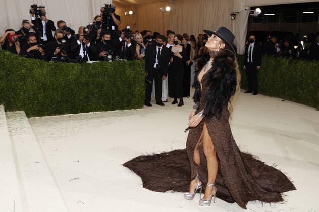 Jennifer Lopez arrives on the red carpet for The Met Gala at The Metropolitan Museum of Art celebrating the opening of In America: A Lexicon of Fashion in New York City on Monday, September 13, 2021.  NYP20210913364 JOHNxANGELILLO