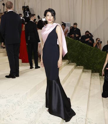 Huma Abedin arrives on the red carpet for The Met Gala at The Metropolitan Museum of Art celebrating the opening of In America: A Lexicon of Fashion in New York City on Monday, September 13, 2021.  NYP20210913335 JOHNxANGELILLO