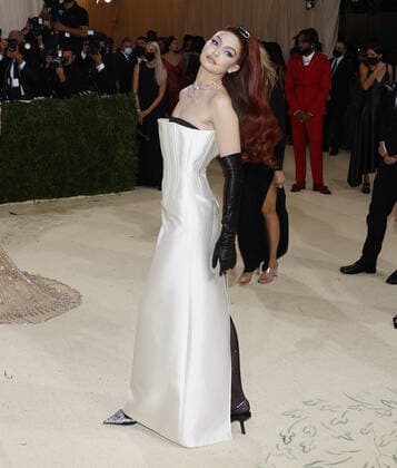 Gigi Hadid arrives on the red carpet for The Met Gala at The Metropolitan Museum of Art celebrating the opening of In America: A Lexicon of Fashion in New York City on Monday, September 13, 2021.  NYP20210913362 JOHNxANGELILLO