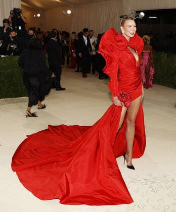 Karlie Kloss arrives on the red carpet for The Met Gala at The Metropolitan Museum of Art celebrating the opening of In America: A Lexicon of Fashion in New York City on Monday, September 13, 2021.  NYP20210913437 JOHNxANGELILLO