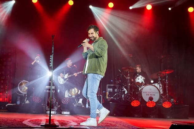 Max Giesinger at a charity concert as part of the concert series Back on Stage at the Gilde Parkbühne Hannover, 13 09 2021 Foto:xU.xStammx xFuturexImage